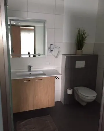 Motel - Neumarkt Teil Der Pg - Glasbau Gmbh *