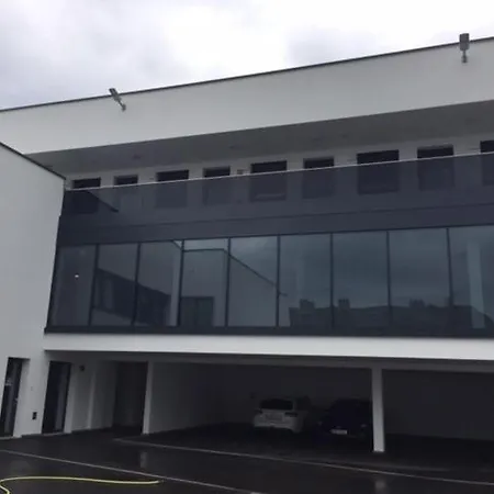Motel - Neumarkt Teil Der Pg - Glasbau Gmbh Alojamento de Acomodação e Pequeno-almoço *